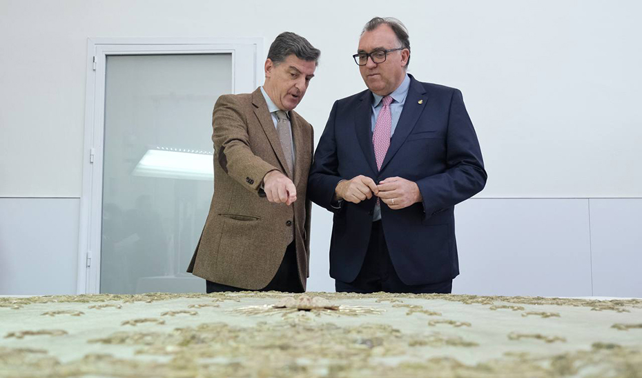 Imagen del artículo El Instituto Andaluz del Patrimonio Histórico finaliza la restauración del conjunto textil 'de los Montpensier' del ajuar de la Virgen del Rocío